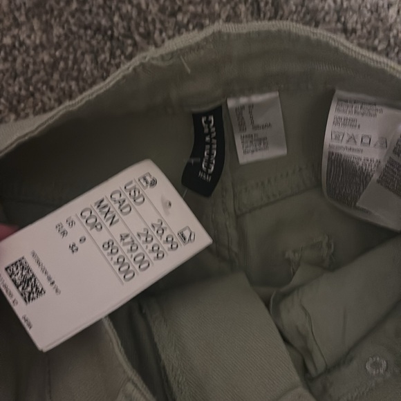 H&M Green High Waisted Jeans - Picture 2 of 3